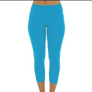 Fabletics Mid Rise Cropped Leggings in Aqua Blue Sz. M EUC